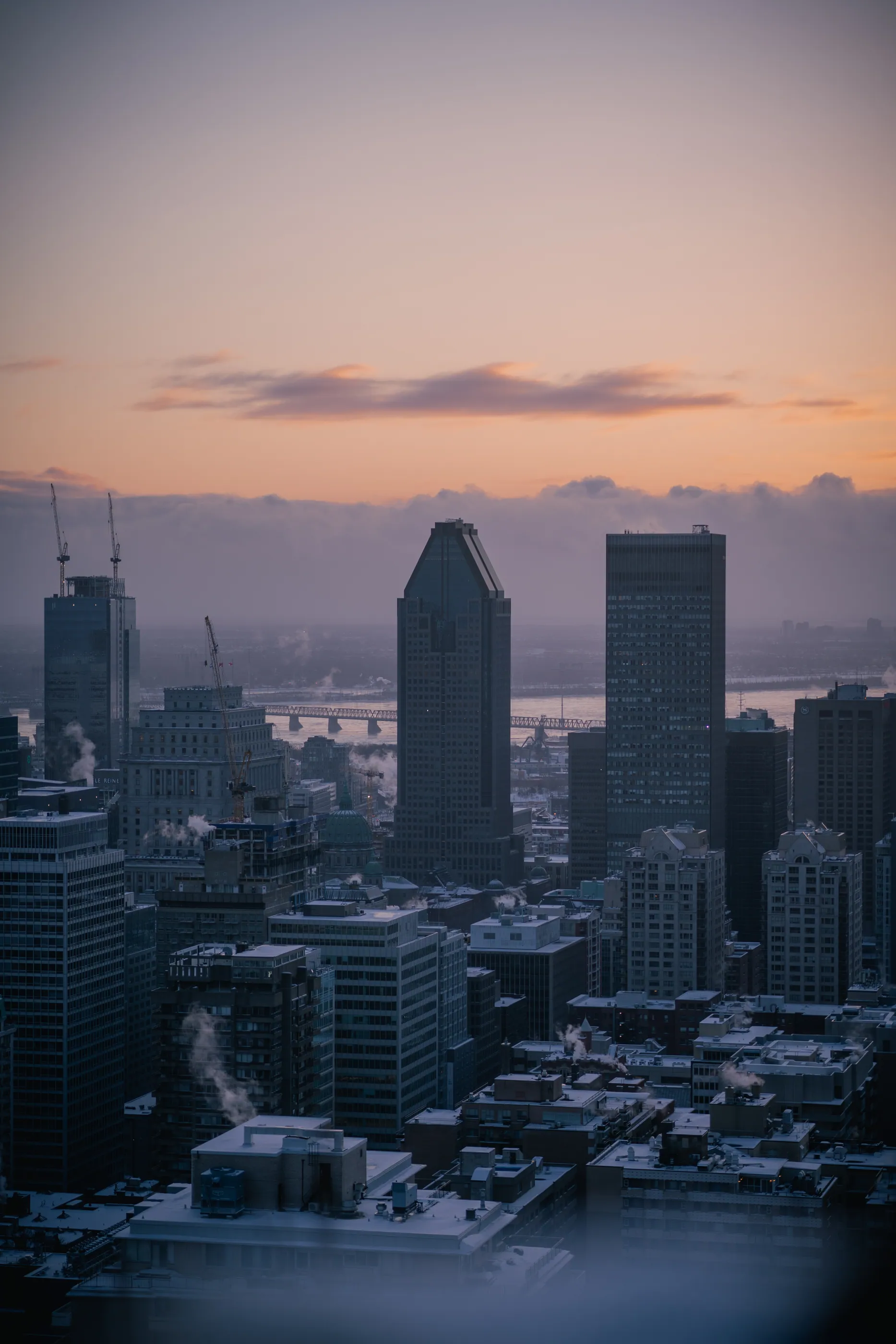 Montréal skyline at dusk